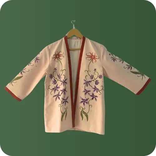 Hand-Painted Kimono
This hand-painted batik kimono with long sleeves suits both casual and formal occasions. It is made of primisima cotton and dyed with synthetic dyes. This hand-painted kimono is lined with a single layer of furring.